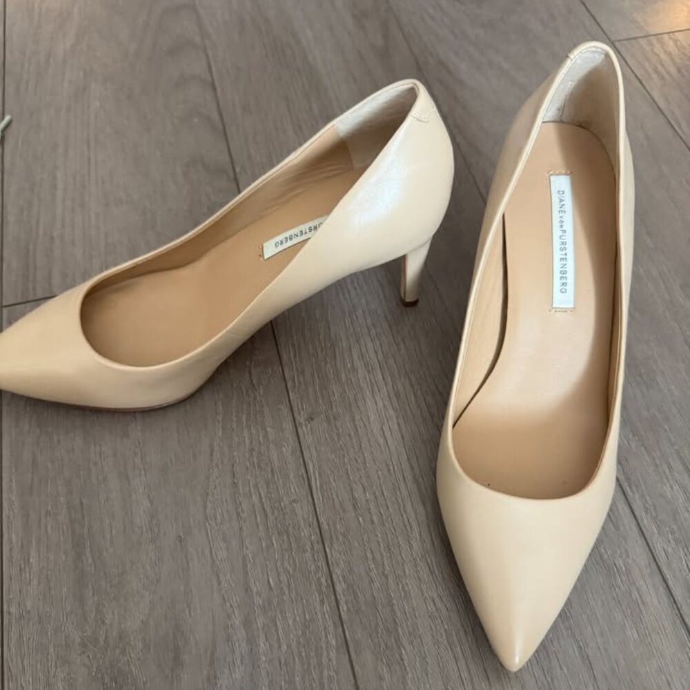 👠 Diane von Furstenberg “Olee” Leather Pumps – Nude – Size 7